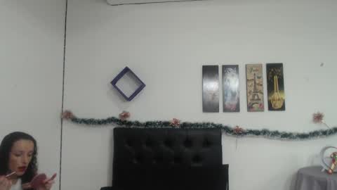 Snapshot of wildbarbie6 chatting on 12.31.24 wildbarbie6 online show from 12.31.24