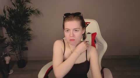 Snapshot of wildfoxysweet chatting on 05.13.26 wildfoxysweet online show from 05.13.26