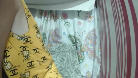 Snapshot of wildpoohkhaye chatting on 03.11.25 wildpoohkhaye online show from 03.11.25