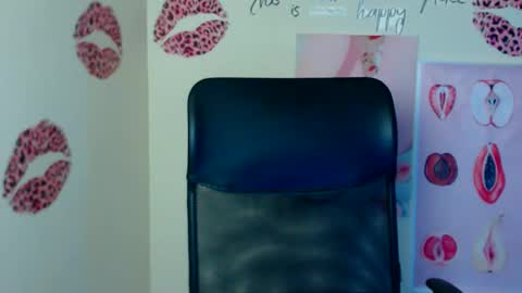 Snapshot of wildsoul8 chatting on 05.10.26 Rosalinda online show from 05.10.26