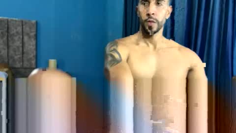 Snapshot of willc2019 chatting on 11.11.25 OLIVER SANZ online show from 11.11.25