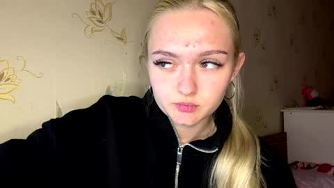 Snapshot of willettealfiero chatting on 04.27.26 Sophia online show from 04.27.26