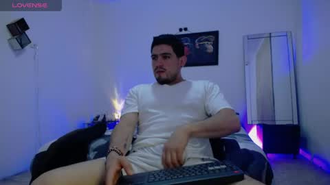 Snapshot of william_steel_ chatting on 05.08.26 William Steel online show from 05.08.26