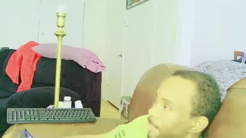 Snapshot of willie0201 chatting on 12.22.25 YaBoyTJ online show from 12.22.25