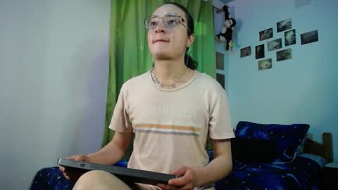 Snapshot of willmonkey chatting on 10.26.25 willmonkey online show from 10.26.25