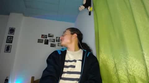 Snapshot of willmonkey chatting on 11.26.25 willmonkey online show from 11.26.25