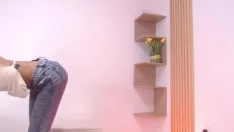 Snapshot of willow_smitt_ chatting on 04.22.26 luna online show from 04.22.26