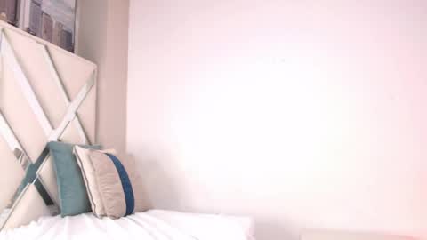 Snapshot of willow_smitt_ chatting on 04.30.26 luna online show from 04.30.26