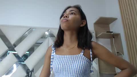Snapshot of willow_smitt_ chatting on 05.24.26 luna online show from 05.24.26