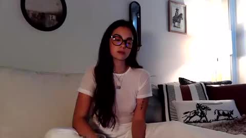 Snapshot of willowbelle chatting on 10.17.25 willowbelle online show from 10.17.25