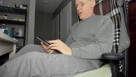 Snapshot of willyskynn chatting on 12.31.24 WillySkynn online show from 12.31.24