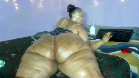 Snapshot of wilmaassylum chatting on 12.20.25 wilmaassylum online show from 12.20.25