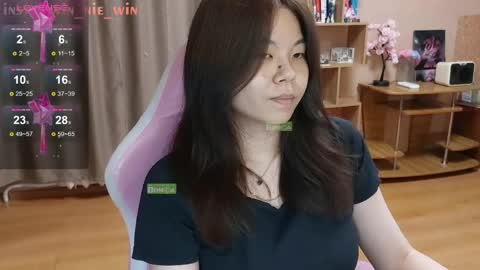 Snapshot of win_nie chatting on 05.12.26 Winnie online show from 05.12.26