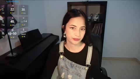 Snapshot of windy_butterfly chatting on 10.12.25 Sara online show from 10.12.25