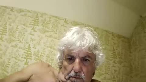 Snapshot of winedog2020 chatting on 05.21.26 Gundja Man online show from 05.21.26