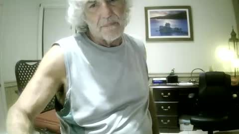 Snapshot of winedog2020 chatting on 07.19.26 Gundja Man online show from 07.19.26