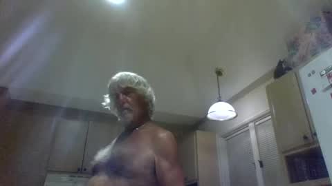 Snapshot of winedog2020 chatting on 08.01.26 Gundja Man online show from 08.01.26