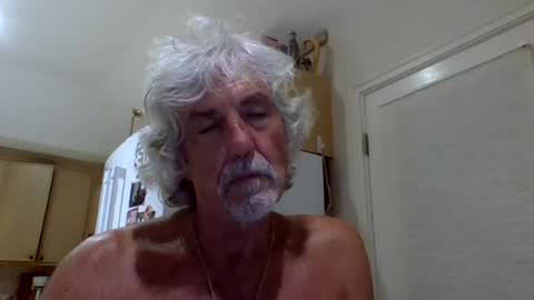 Snapshot of winedog2020 chatting on 08.07.26 Gundja Man online show from 08.07.26
