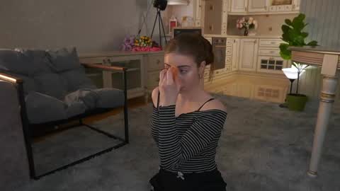 Snapshot of winnieriedesel chatting on 04.17.26 Lillian online show from 04.17.26