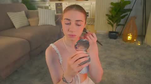 Snapshot of winnieriedesel chatting on 06.22.26 Lillian online show from 06.22.26