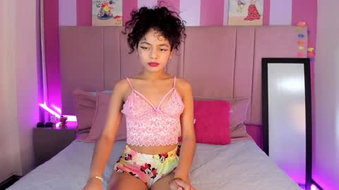 Snapshot of winnifer_gonzalez chatting on 12.10.24 Winnifer Gonzalez online show from 12.10.24