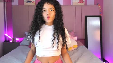 Snapshot of winnifer_gonzalez chatting on 12.13.24 Winnifer Gonzalez online show from 12.13.24