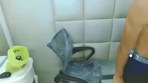 Snapshot of winnybarness chatting on 10.24.25 WinnyBarness online show from 10.24.25