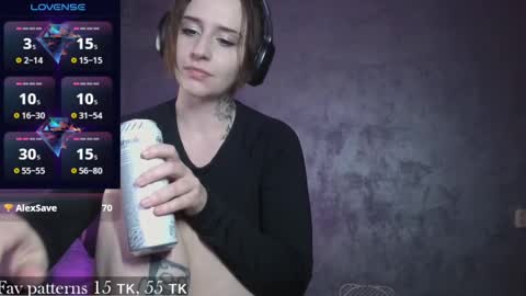 Snapshot of witchmooon chatting on 02.12.25 Kiara online show from 02.12.25