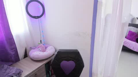     Luna Violeta  A r t i s t  online show from 01.04.25