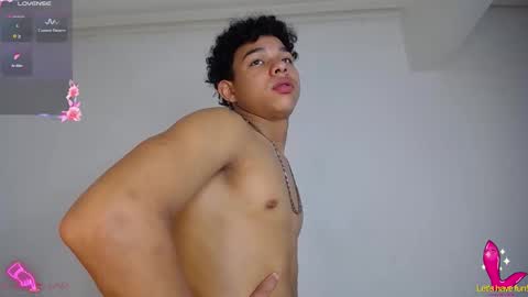 Snapshot of withoutlimitanal chatting on 09.14.25 SEXY VALEN online show from 09.14.25