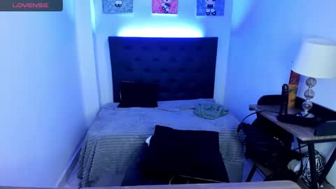 Snapshot of wiz_maleja chatting on 02.12.25 MALEJA online show from 02.12.25