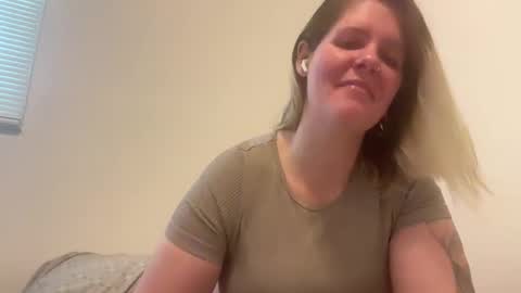 Snapshot of wldntulik2no chatting on 12.04.24 Moth online show from 12.04.24