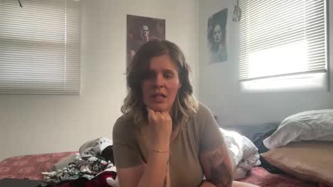 Snapshot of wldntulik2no chatting on 02.07.25 Moth online show from 02.07.25