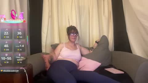 Snapshot of wldntulik2no chatting on 09.10.25 Moth online show from 09.10.25