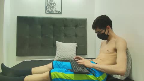  W O L F  online show from 02.04.25