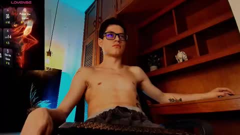  W O L F  online show from 10.04.25