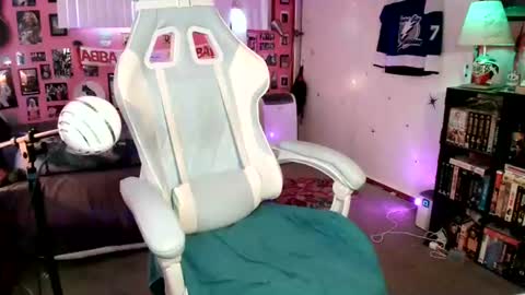 Snapshot of wolfie_777 chatting on 06.19.26 Wolfie online show from 06.19.26