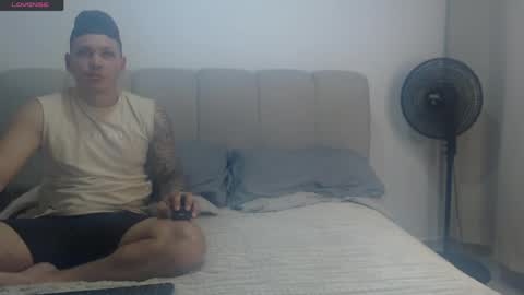 Snapshot of wondercouplexxx chatting on 05.08.26 Sofia And Thomas online show from 05.08.26