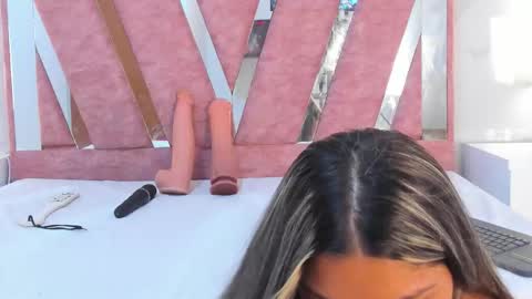 wonderkloe_ online show from 03.04.26