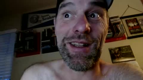 Snapshot of woodiesays chatting on 10.11.25 WoodieSays online show from 10.11.25