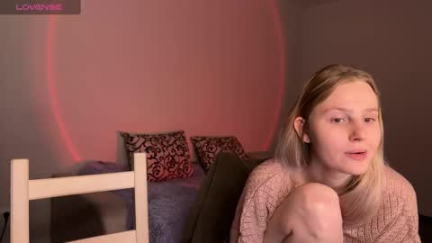 Snapshot of worldofllove chatting on 02.19.25 Arnika and Simon online show from 02.19.25