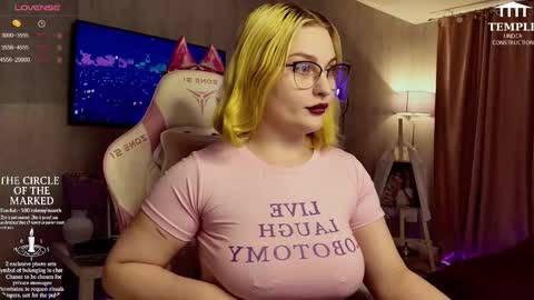 Snapshot of wounded_goddess chatting on 10.02.25 Goddess Sophy online show from 10.02.25