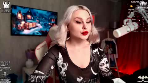 Snapshot of wounded_goddess chatting on 11.19.25 Goddess Sophy online show from 11.19.25