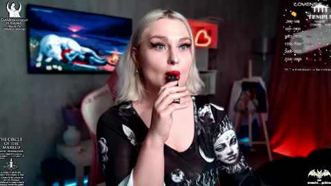 Snapshot of wounded_goddess chatting on 11.25.25 Goddess Sophy online show from 11.25.25