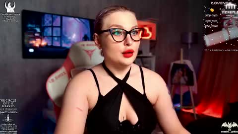 Snapshot of wounded_goddess chatting on 12.02.25 Goddess Sophy online show from 12.02.25