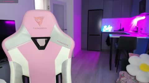 Emi online show from 11.24.25