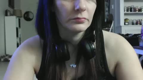 Snapshot of wrenleigh chatting on 12.22.24 Crystal Lake online show from 12.22.24