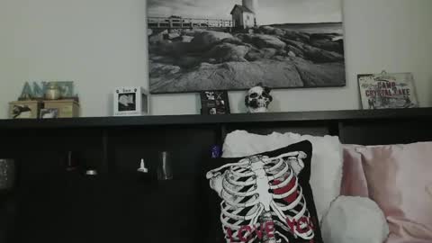 Snapshot of wrenleigh chatting on 02.02.25 Crystal Lake online show from 02.02.25