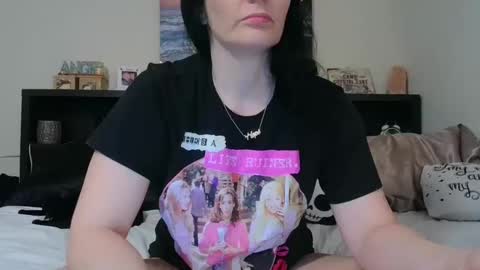Snapshot of wrenleigh chatting on 10.11.25 Crystal Lake online show from 10.11.25