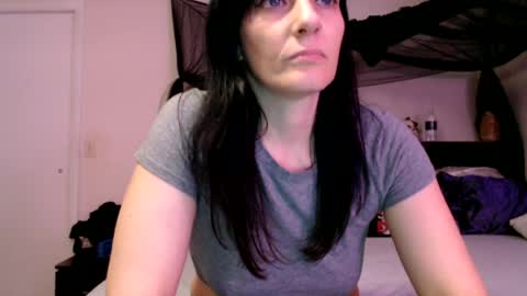Snapshot of wrenleigh chatting on 06.13.26 Crystal Lake online show from 06.13.26
